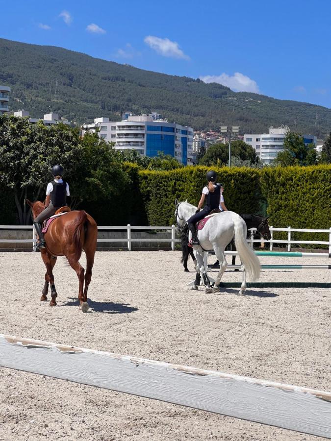 B. Equine Range Hotel Narlidere 외부 사진